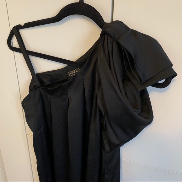 Off The Shoulder Dress - Picture 2 of 9